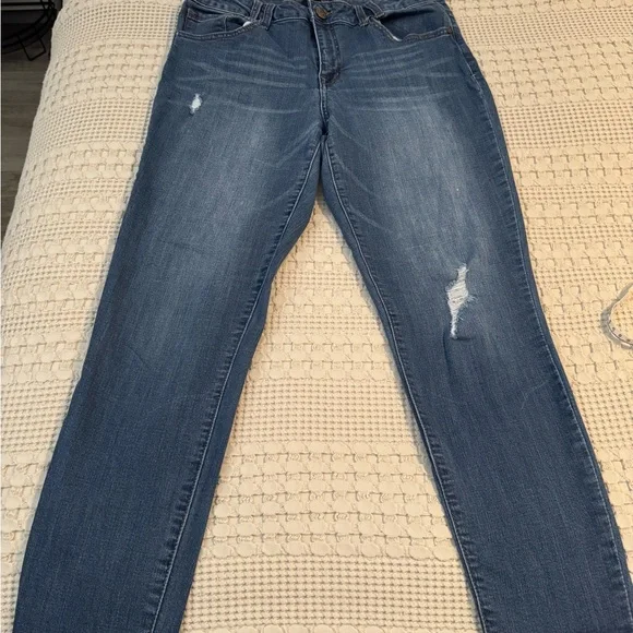 1822 LADIES JEANS DISTRESSED WITH RAW HEM SIZE 12 - Picture 2 of 8
